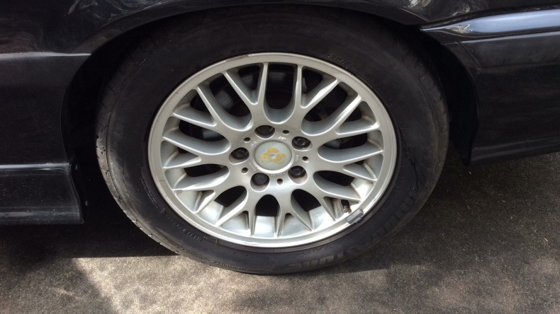 タイヤホイール前