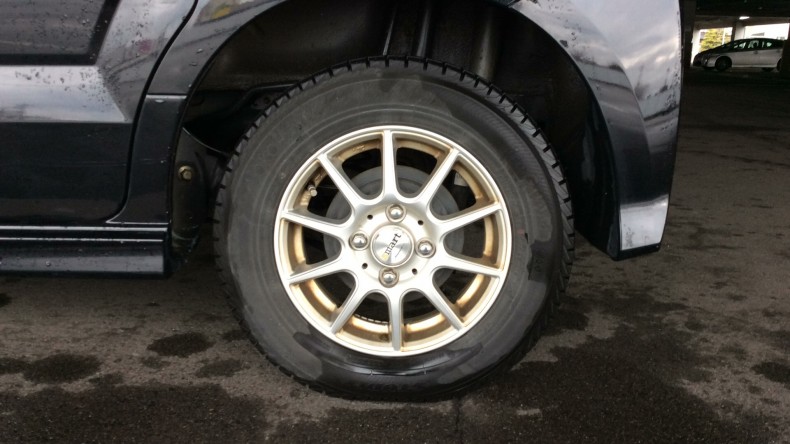 タイヤホイール前