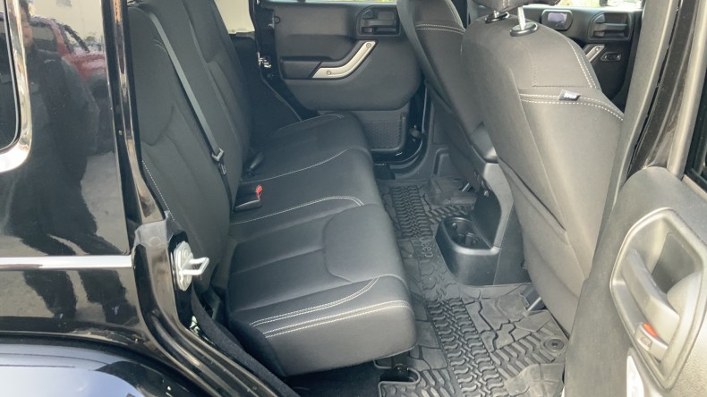 内装後方シート