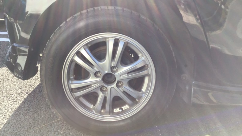 タイヤホイール前