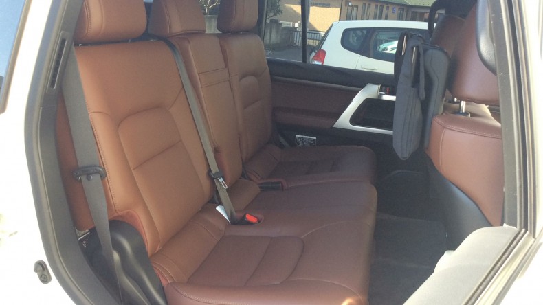 内装後方シート