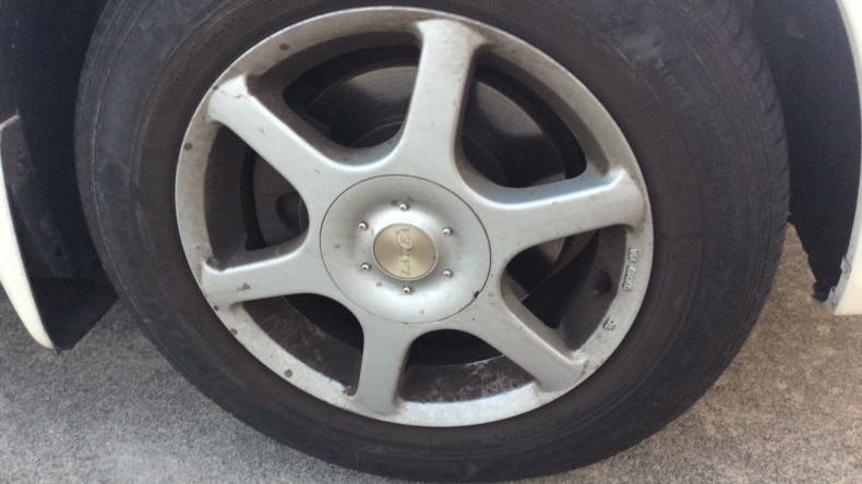 タイヤホイール前