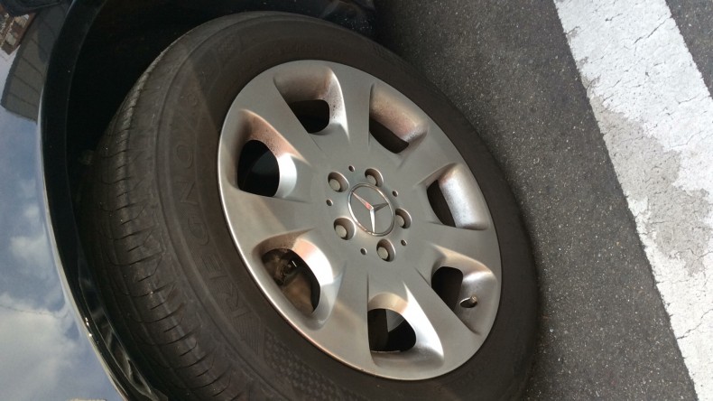 タイヤホイール前