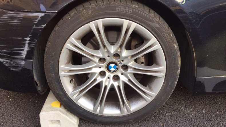 タイヤホイール前