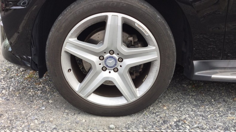 タイヤホイール前