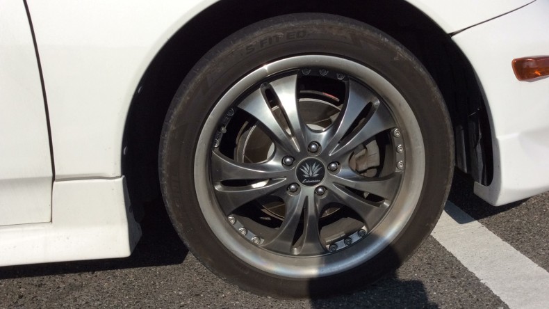 タイヤホイール前