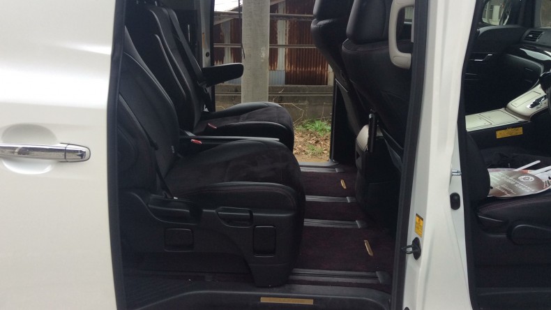 内装後方シート