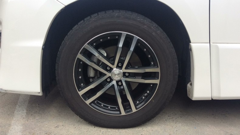 タイヤホイール前