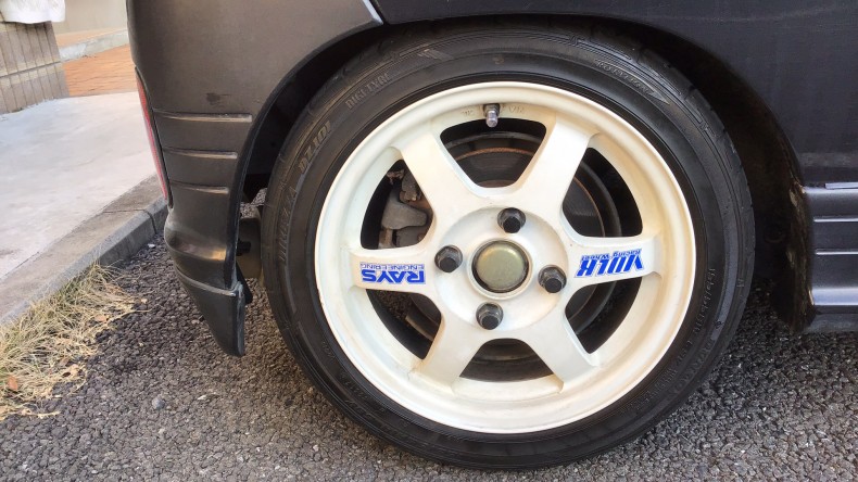 タイヤホイール前