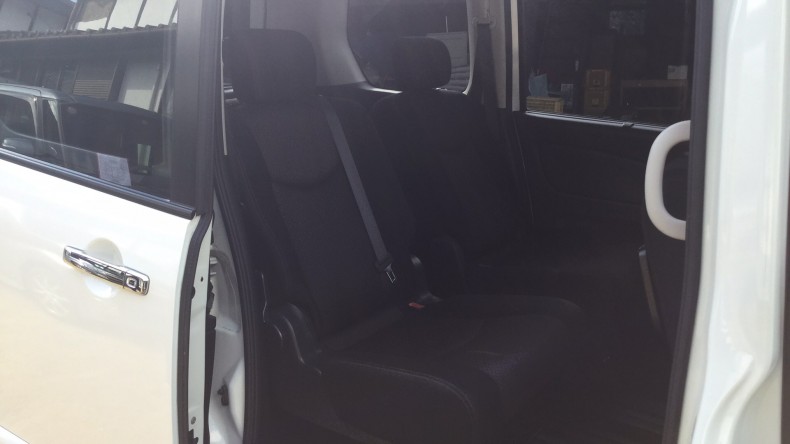 内装後方シート