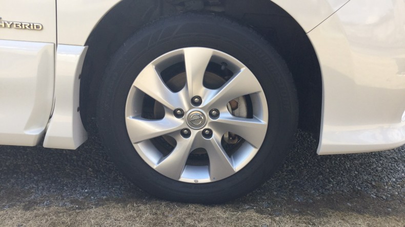 タイヤホイール前