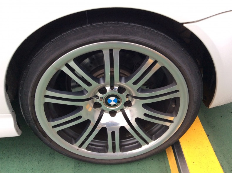 タイヤホイール前