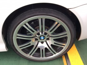 タイヤホイール前