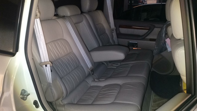 内装後方シート