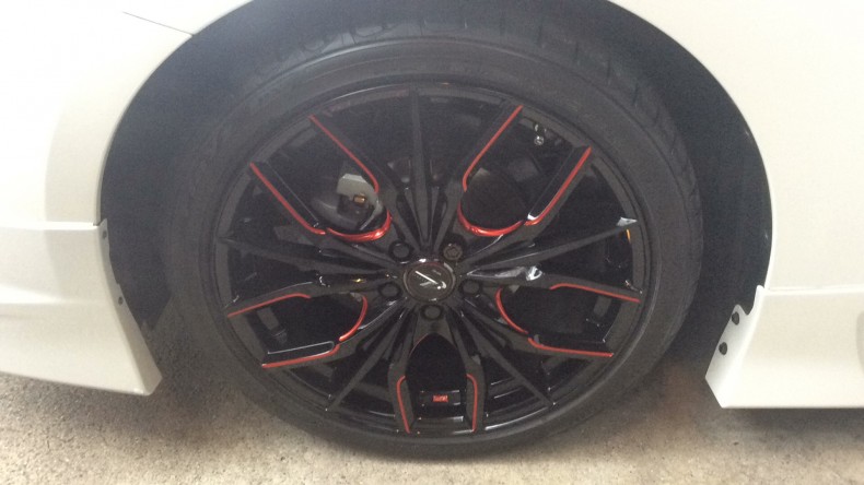 タイヤホイール前