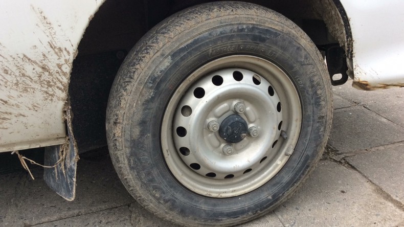 タイヤホイール前