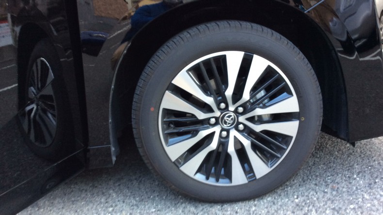 タイヤホイール前