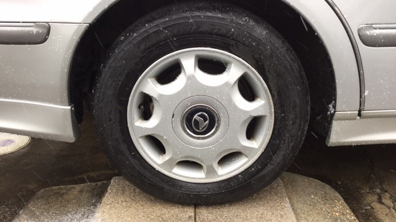 タイヤホイール前