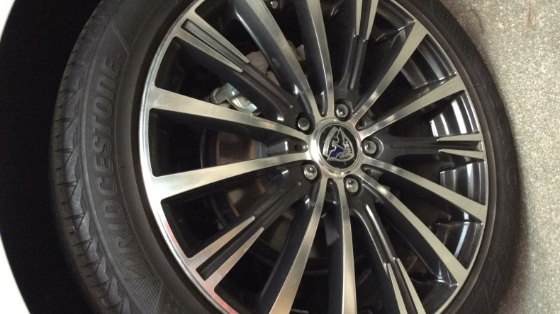 タイヤホイール前