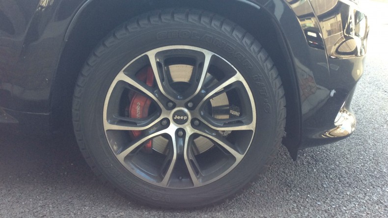 タイヤホイール前