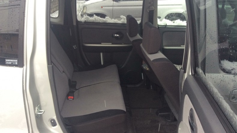 内装後方シート