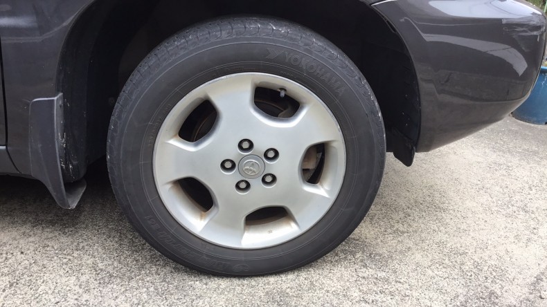 タイヤホイール前