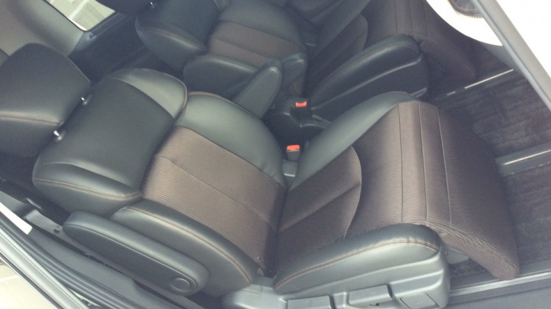 内装後方シート