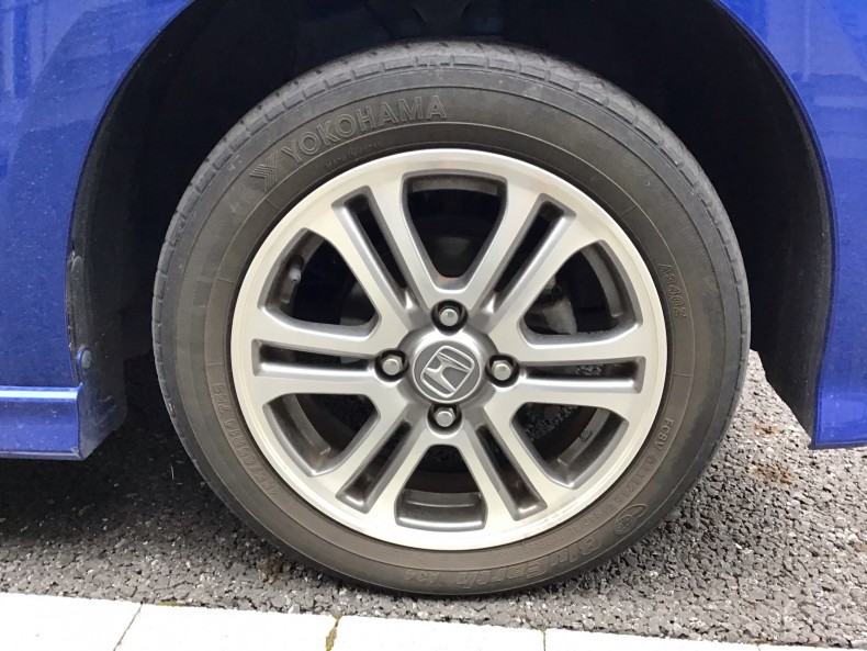 タイヤホイール前