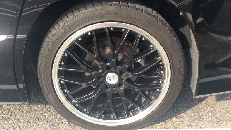 タイヤホイール前