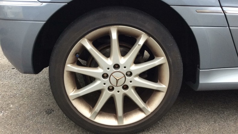 タイヤホイール前