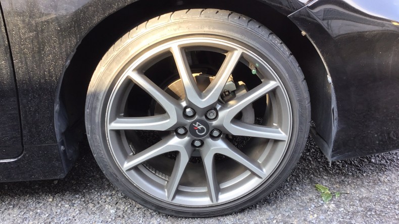 タイヤホイール前