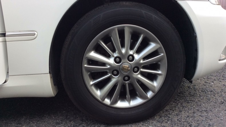 タイヤホイール前