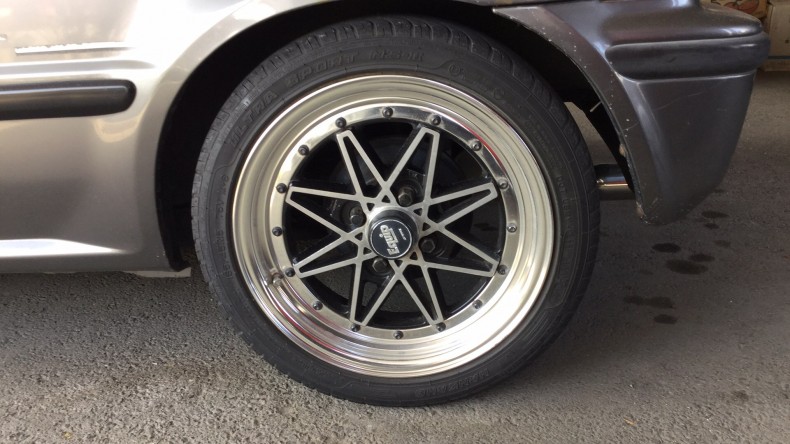 タイヤホイール前