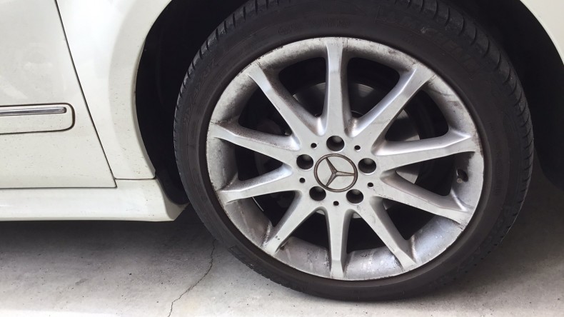 タイヤホイール前