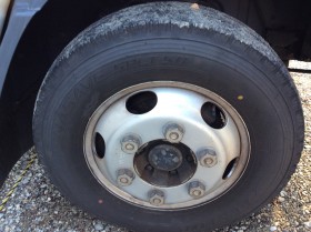 タイヤホイール前