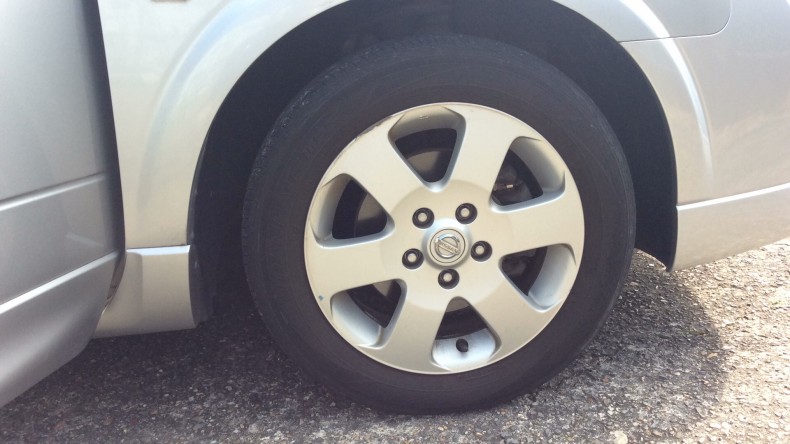 タイヤホイール前