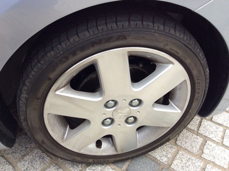 タイヤホイール前