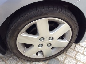 タイヤホイール前