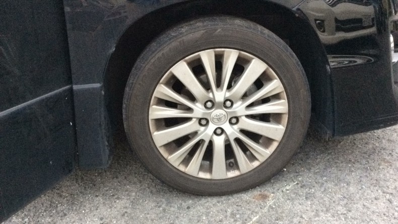 タイヤホイール前