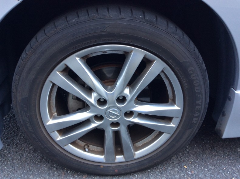 タイヤホイール前