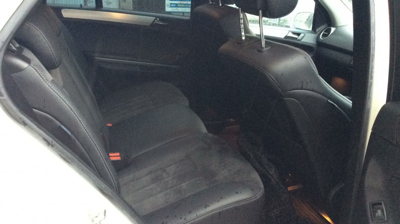 内装後方シート