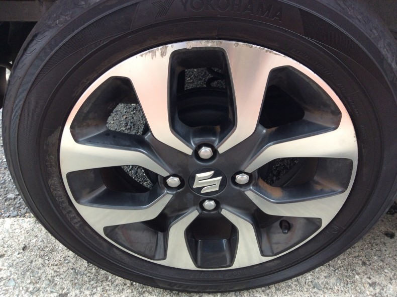 タイヤホイール前