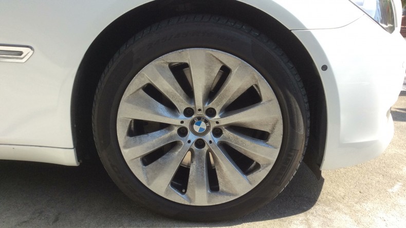 タイヤホイール前