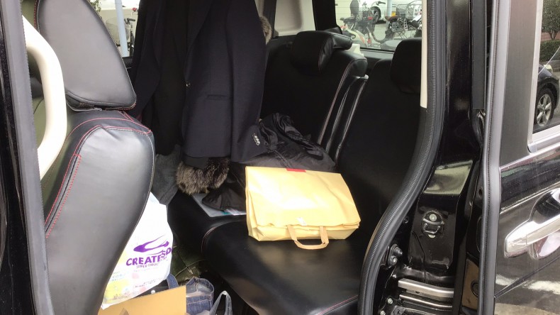 内装後方シート