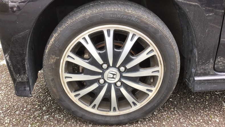 タイヤホイール前