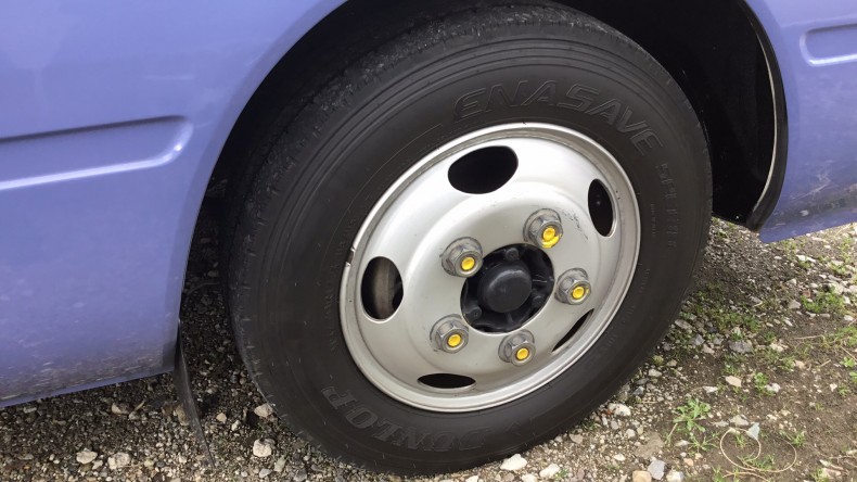 タイヤホイール前