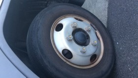 タイヤホイール前