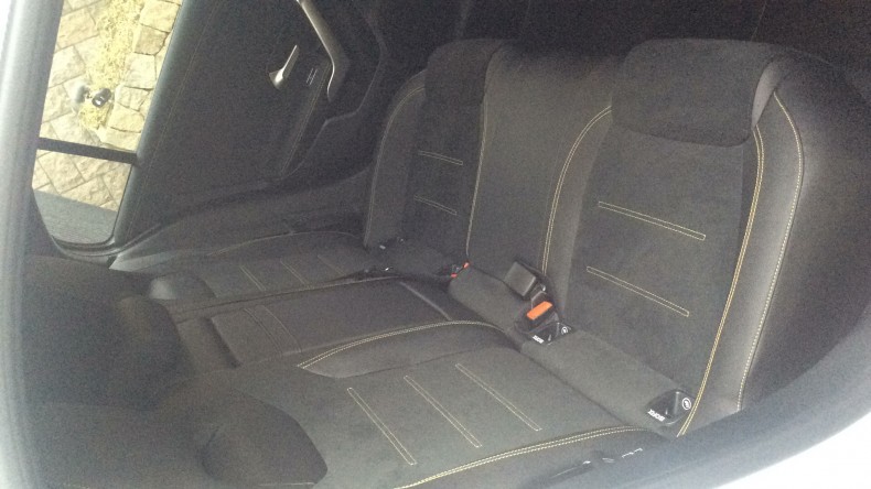 内装後方シート