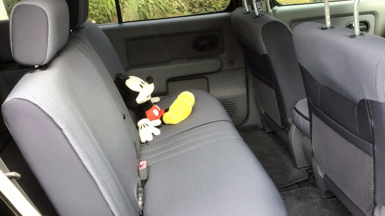 内装後方シート