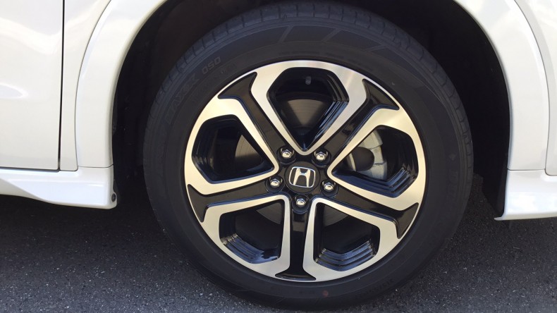 タイヤホイール前